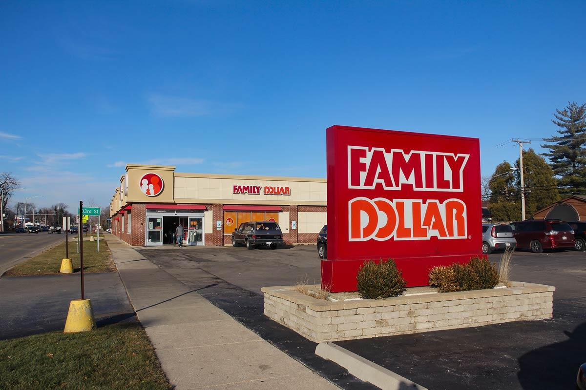 A family ralph sign in front of a parking lot.